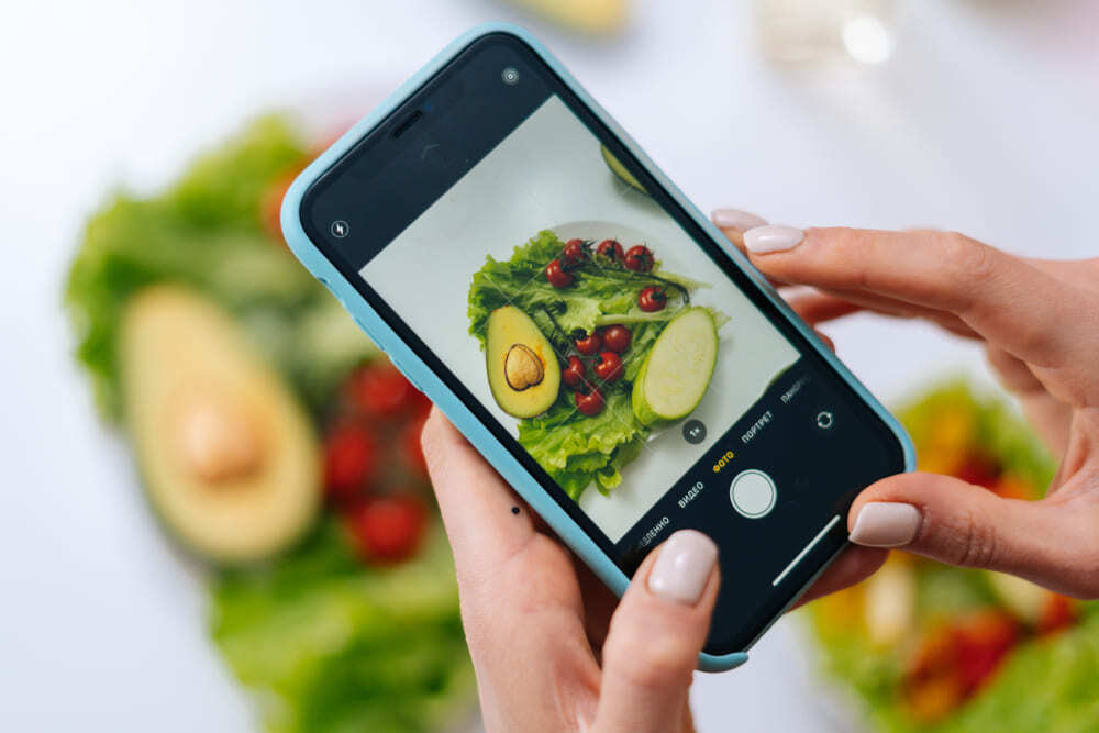 スマホで料理を撮影